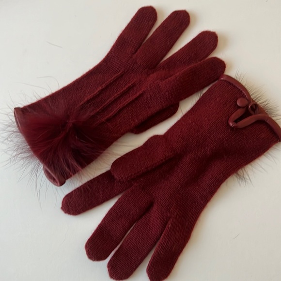 Loro Piana Accessories - LORO PIANA Gloves 100% Cashmere Wine with Fur trim Size M